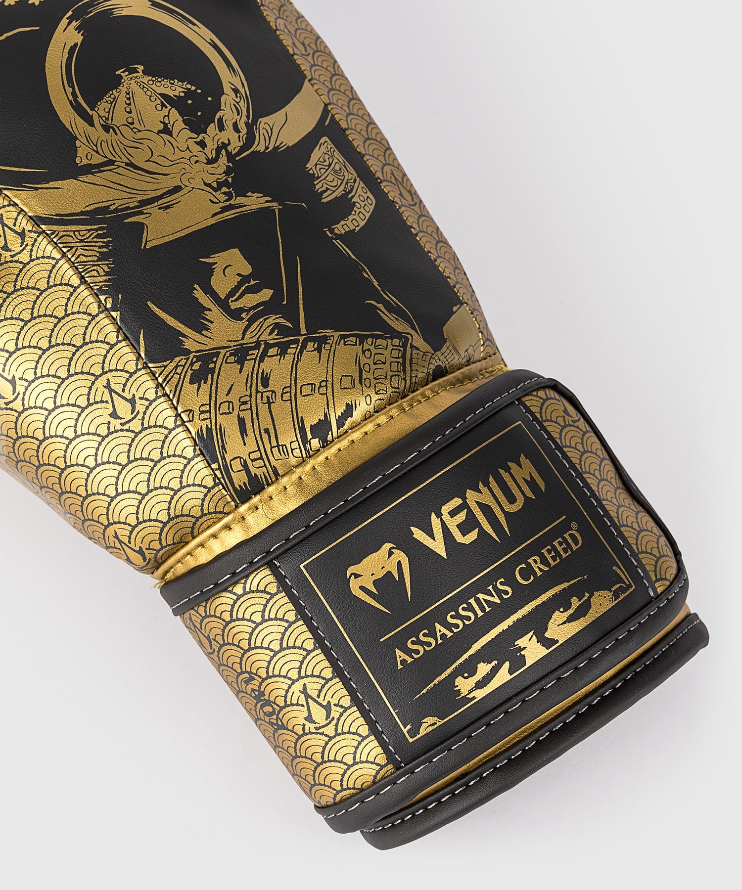 Venum x Assassins Creed Shadows Boxing Gloves - Black/Gold