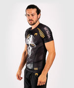 Load image into Gallery viewer, VENUM Skull Rashguard - Short Sleeves - Black
